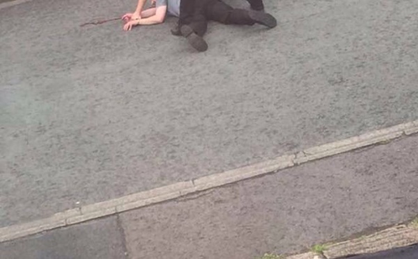 Décès de Jo Cox, députée britannique pro-Europe poignardée et blessée par balle