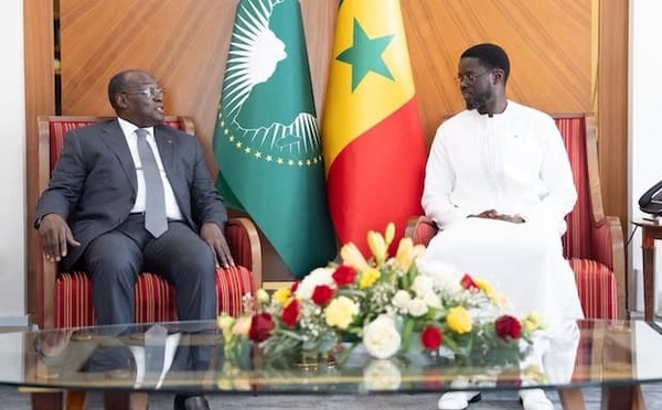Diomaye Faye reçoit le vice-président ivoirien Tiémoko Meyliet Koné