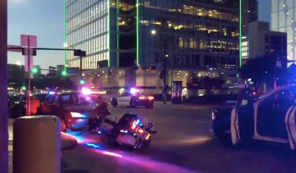 Etats-Unis: 4 policiers tués par des snipers lors d’un rassemblement à Dallas