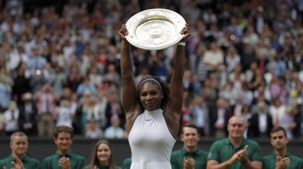 Serena Williams triomphe à Wimbledon et égale Steffi Graf
