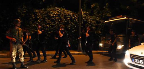 Coup d'État en Turquie: une violente explosion entendue