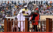 Gambie: le président Barrow libère tous les détenus sans jugement