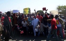 19 mars à Saint-Louis : Des manifestants occupent la Place Abdoulaye Wade pour dénoncer le régime du Sopi