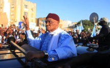 Wade arrive jeudi et s'offre une marche bleue