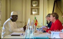 Macky Trop Fort Pour Être Entouré