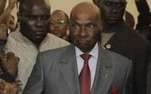 (Videos exclusives): Voici comment le président Wade a été hué à son propre bureau de vote au point E