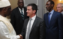 Manuel Valls élevé au rang de Chevalier de l'Ordre national du Lion.