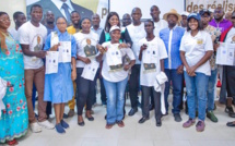 Fin de formation : Mansour FAYE remet des permis de conduire à 430 jeunes  – vidéo