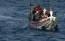 La Marine intercepte une pirogue avec 229 migrants au large de Saint-Louis
