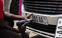 "Cité Imbécile" : Comment 897 plaques d'immatriculation neuves ont fini sur un chariot de ferrailleur