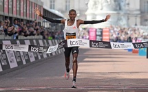 Athlétisme : Le Kényan Sabastian Sawe premier homme sous les 2h au marathon