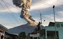 Philippines : Plus de 300 familles évacuées suite à des chutes de cendres du volcan Mayon