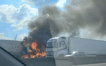 Incendie mortel sur l'axe Dakar–Diamniadio : un camion-citerne détruit, la circulation déviée